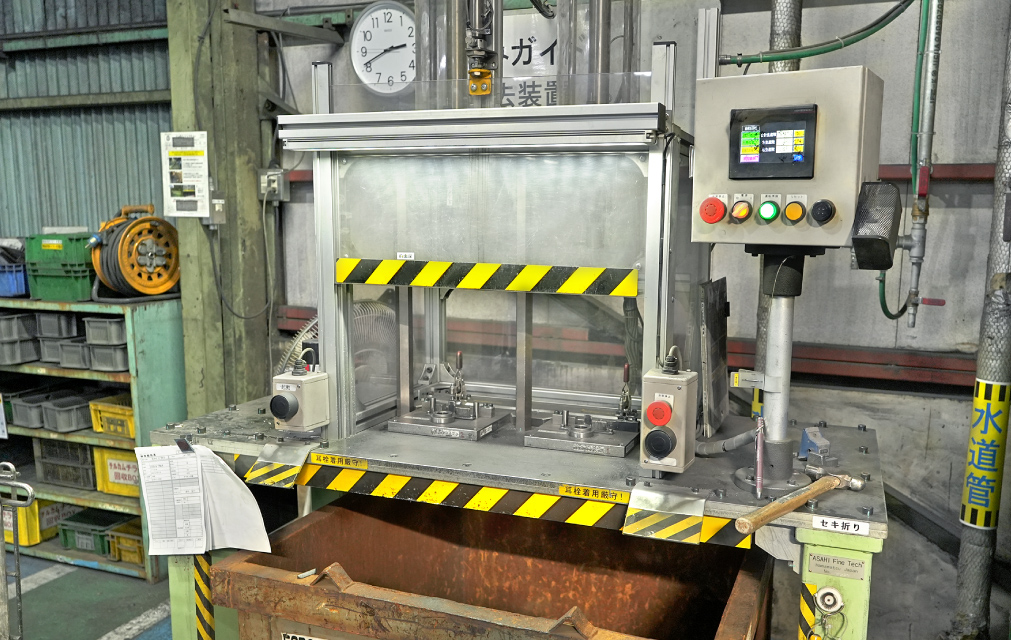 歪みガイド除去装置